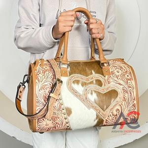 กระเป๋าเดินทางหนังวัวแท้ลายหัวใจ รุ่น Speedy ขนาดใหญ่ ดีไซน์ปี 2026 ตกแต่งด้วยมือ สำหรับผู้หญิง สไตล์คาวเกิร์ล แฟชั่นทันสมัย - Product Image 1