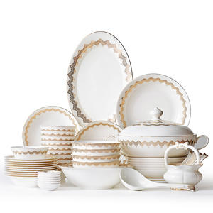 Bols et assiettes en céramique dorée à fleurs foncées, ensemble de vaisselle en porcelaine, ensemble de vaisselle en céramique - Product Image 1