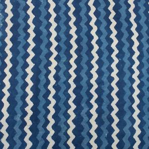 Camisa estampada a mano en zigzag azul índigo al por mayor tela de diseñador indio más cómodo adecuado para todas las estaciones tela de vestir para correr - Product Image 3