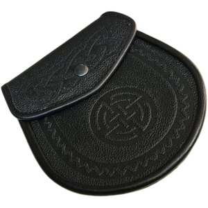 Sporrán escocés de cuero negro con diseño de nudo celta y cadena para usar con kilt, Sporrán de cuero genuino de alta calidad. - Product Image 4