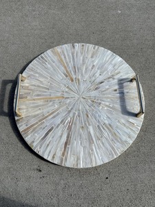 Plateau de service rond en nacre de luxe moderne vietnamien avec poignées métalliques, plateau décoratif pour table basse et salle de bain - Product Image 6