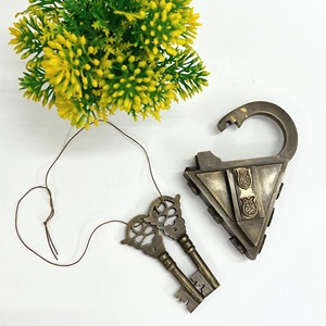 Cadenas triangulaire en laiton, style vintage artisanal, décoratif et de collection, pour maison, jardin, portail - Product Image 5
