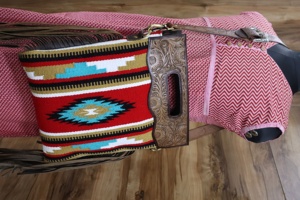 Bolso de hombro de lana de piel de vaca hecho a mano, manta de lana tejida a mano, bolso de mano para mujer con correa mecanizada a juego para uso diario universitario - Product Image 3