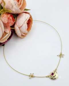 Collier en fil plaqué or minimaliste avec pierre ovale et lune croissante, style ethnique traditionnel, pour occasions festives, fournisseur de bijoux en gros - Product Image 4