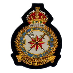 Parches Bordados Personalizados de Alta Calidad, Insignias Bordadas con Pin de Seguridad, Insignias para Uniformes OEM/ODM - Product Image 2