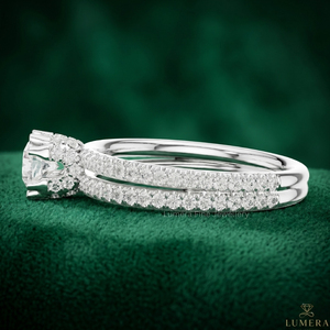 Anillo de Compromiso y Matrimonio de Oro Blanco de 9KT, 10KT, 14KT y 18KT con Moissanita Redonda Brillante Certificada por IGI, con Doble Pavé - Product Image 2