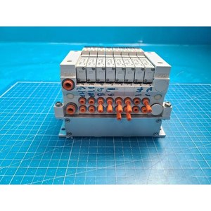 Base de distributeur de électrovannes SMC VV5Q11-ULB000113, utilisée telle qu'elle est, pièces d'équipement semi-conducteur d'occasion - Product Image 2