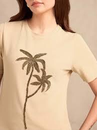 Camiseta de Algodón Azul Marino Estampada con Diseño de Bordado de Flores Doradas, Manga Corta, Estilo Casual - Product Image 2