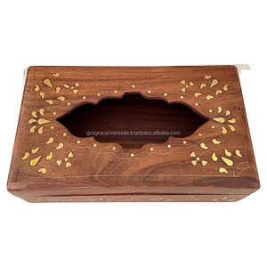 Boîte à mouchoirs et porte-serviettes rectangulaire en bois moderne avec des motifs personnalisés et un couvercle décoratif pour une utilisation sur table ou dans la salle de bain - Product Image 4