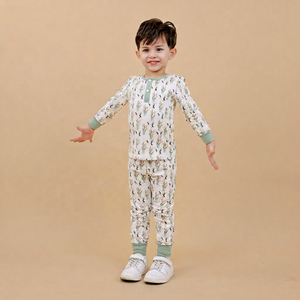 Conjunto Informal para Niño Babeeni Forest Sprig Eco Knit 100% Algodón con Certificación OEKO-TEX, Ignífugo, Venta al por Mayor, Estilo Smocked - Product Image 1