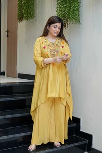 Ensemble Salwar Kameez Kurti en Rayonne Brodé Rose, Matériaux Recyclés, Tenue Traditionnelle Indienne et Pakistanaise pour Femmes, Tenue Quotidienne Décontractée pour le Bureau - Product Image 6