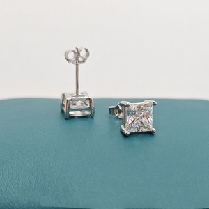 Best Quality Moissanite Diamond <b>Stud</b> <b>Earrings</b> for Women Suitable for Daily Wear Wedding Party Anniversary and Gift Giving - Product Image 2