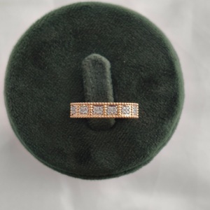 Anillo de Eternidad de Oro Rosa de 18K con Diamantes para Mujer, Diseño Vintage con Engaste Cuadrado Milgrain, Acabado Pulido, Ideal para Uso Diario o Regalo - Product Image 2