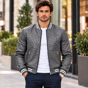 Chaqueta Bomber de Cuero para Hombre, Gris con Estampado de Piel de Avestruz, Cuello Universitario y Cierre de Cremallera para un Estilo Urbano Elegante - Product Image 4