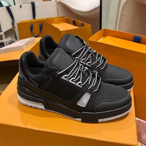 รองเท้าวิ่งลำลองสุดหรูสำหรับผู้ชายและผู้หญิง ดีไซน์ทันสมัย คุณภาพสูง พื้นรองเท้าแบบตาข่าย - Product Image 1