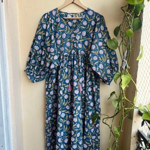 เดรสยาวโบฮีเมียนลายดอกไม้ ผ้าฝ้ายพิมพ์ลายด้วยมือ คอวี แขนยาว สำหรับผู้หญิง - Product Image 1