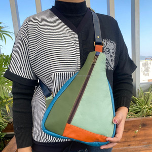 Bolso bandolera grande de cuero reciclado al por mayor para mujer, bolso de pecho antirrobo de cuero colorido a la moda para mujer - Product Image 2