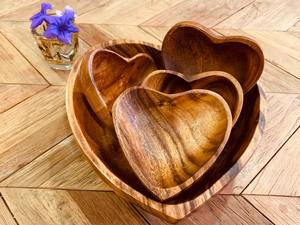 Ensemble de plats et de plateaux de service réutilisables en bois de manguier durable, faits à la main, écologiques, en forme de cœur, pour restaurant et repas à domicile - Product Image 5