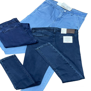Jean en denim bleu foncé délavé coupe slim pour homme, taille mi-haute, jambe droite, style décontracté, idéal pour l'automne - Product Image 2