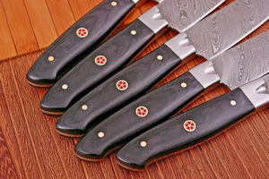 Juego de cuchillos para carne de acero de Damasco hechos a mano con mango de cuerno, filo biselado y espiga recta de 9 pulgadas, 3 años de garantía, OEM/ODM personalizable - Product Image 4