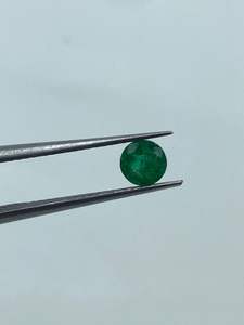 Pierre précieuse émeraude verte de haute qualité 4,80 mm 0,40 ct, sertie à griffes sur chaîne torsadée, pierre libre pour la fabrication de bijoux - Product Image 4