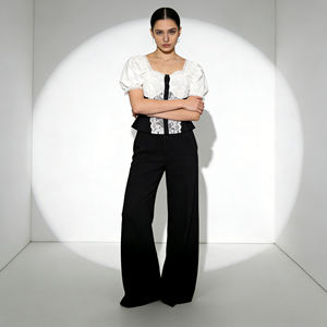 Offre spéciale sur Temu : Blouse élégante noire et blanche à patchwork de dentelle pour femme, manches bouffantes, col carré, coupe ajustée, style streetwear décontracté - Product Image 6