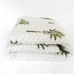 Palmier motif Kantha couette imprimé coton rempli couvre-lit couverture matelassée en gros - Product Image 1