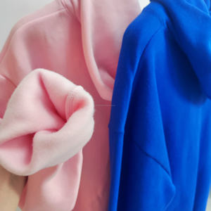 เสื้อฮู้ดสไตล์เรโทรวินเทจ เนื้อผ้านุ่ม สไตล์สตรีทสำหรับวัยรุ่น เหมาะสำหรับใส่สบายๆ ในชีวิตประจำวัน สีชมพูและฟ้าอ่อน เหมาะสำหรับร้านขายของที่ระลึกและการเดินทาง - Product Image 4