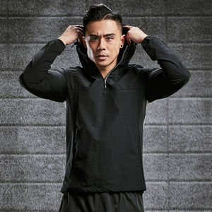 เสื้อแจ็คเก็ตผู้ชายแขนยาวกันลมสำหรับออกกำลังกายกลางแจ้ง แห้งเร็ว มีซิปครึ่งตัว ลายพราง โลโก้ด้านหน้า แบบสปอร์ต บุผ้าควิลท์ - Product Image 3