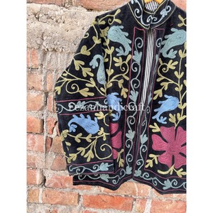 Chaquetas Bordadas Coloridas, Chaqueta Corta de Terciopelo Suzani Hecha a Mano, Chaqueta Corta Unisex con Dos Bolsillos Laterales, Abrigo para Mujer - Product Image 2