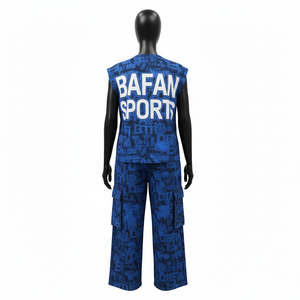 Conjuntos de mujer de alta calidad, camiseta sin mangas de algodón suave de 200 GSM, leggings cargo elásticos de spandex con estampado gráfico azul y logotipo personalizado. - Product Image 3