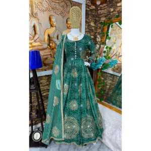 Vêtements indiens et pakistanais de créateur, robe Anarkali élégante pour les fêtes et dupatta avec accessoire assorti - Product Image 3