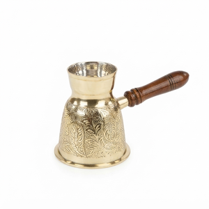 Cezve de Latón Macizo al por Mayor, Grabado a Mano con Diseño Floral, Cafetera Griega Briki para Estufa con Mango de Madera, OEM - Product Image 1