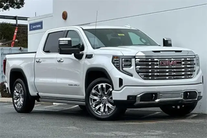 Vente directe pour 2024 2025 <span class=keywords><strong>GMC</strong></span>-<span class=keywords><strong>Sierra</strong></span> DOUBLE CAB TRUCK 3500 HD <span class=keywords><strong>Denali</strong></span> Ultimate 4X4 en alliage d'aluminium EN EXCELLENT ÉTAT DE FONCTIONNEMENT - Product Image 2
