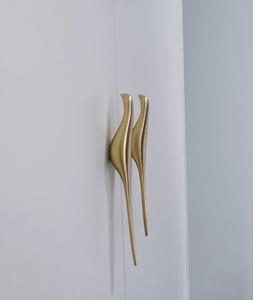 ลดราคา! มือจับเฟอร์นิเจอร์อะคริลิคทรงตัวทีสีทองหรูหราทันสมัย พร้อมเทคนิคการปั๊มลายทองเหลือง สำหรับตู้ครัว ตู้เสื้อผ้า ประตู ลิ้นชัก - Product Image 4