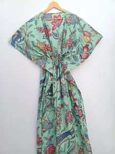 Robe maxi kaftan en coton imprimé vert de qualité supérieure, style bohème, col en V, manches courtes et coupe décontractée pour les vacances. - Product Image 2