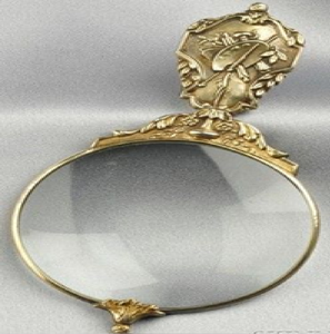 Loupe distinctive avec une poignée en corne polie et un élégant rebord circulaire doré, disponible à prix de gros - Product Image 3