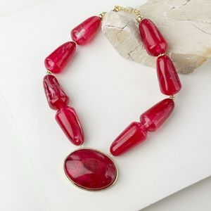 Collar de resina roja con cuentas, hecho a mano, bonito y llamativo, con colgante de la paz, joyería de moda para mujer, regalo para fiestas - Product Image 2