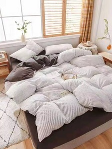 Ensemble de housse de couette matelassée rayée à fermeture éclair moderne, 4 pièces, réversible gris et blanc, pour la maison - Product Image 1