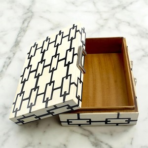 Moderna Caja de Joyería Rectangular de Madera con Acabado Lacado con Patrón Geométrico Negro, Organizador de Almacenamiento para Dormitorio, Uso Decorativo - Product Image 2