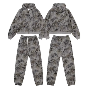 Conjunto de 2 Piezas con Logotipo Personalizado para Hombre, Camuflaje de Leopardo, 400GSM, Felpa Francesa, Corte Cuadrado, Sudadera con Cierre y Pantalones Deportivos, Estilo Urbano - Product Image 1