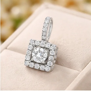 Collier pendentif élégant pour femme en or blanc massif 10K avec petit halo double carré personnalisé et diamant de laboratoire, tendance et à la mode - Product Image 2