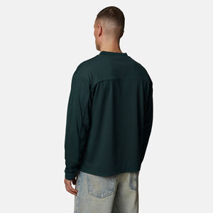 เสื้อยืดแขนยาวคอวีสีเขียวเข้มสำหรับผู้ชาย ทรงปกติ ระบายอากาศได้ดี ผ้าถัก สวมใส่สบาย ผลิตจากโพลีเอสเตอร์ 100% สีพื้น - Product Image 3