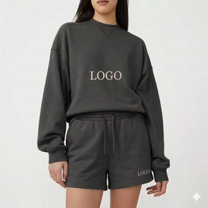 คุณจะชอบชุดเสื้อคอเต่าและกางเกงขาสั้นแบบนี้ คอลเลกชันเสื้อผ้าสำหรับผู้หญิงที่ให้ความอบอุ่น สวมใส่สบาย ดูดีมีสไตล์ เหมาะสำหรับใส่ในชีวิตประจำวัน - Product Image 1