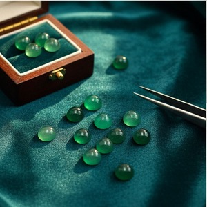 พลอยออนิกซ์สีเขียวธรรมชาติขนาดเล็กแบบคาโบชอง  แบบเม็ดเดี่ยว  ขนาดสั่งทำได้  รับรองโดย GRV สำหรับทำเครื่องประดับ - Product Image 3