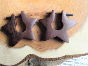 Boucles d'oreilles en bois brun foncé, couleur chocolat, finition unie, prix usine, vente en gros - Product Image 2