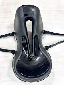 Selle anglaise premium pour chevaux, excellente endurance avec sangles en PVC, fabriquée sur un cerf-volant en fibre. - Product Image 5