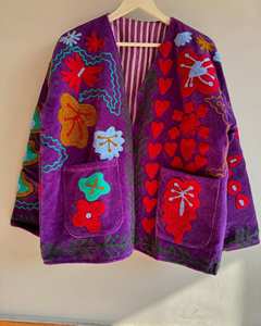 Kimono cardigan en velours violet brodé, imprimé floral bohème, manches longues, coupe ample avec poches, design fait main - Product Image 1