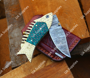 Couteau de chasse professionnel en acier Damas 58 HRC, personnalisable ODM/OBM, avec manche en laiton alvéolé et lame ultra-affûtée, par UA Supplies - Product Image 2