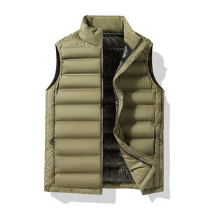 Chaleco Acolchado Rojo de Poliéster para Hombre Tough Tack, Cuello Alto, Ligero, de Secado Rápido, Cierre de Cremallera, Ajuste Relajado, Capa Base - Product Image 5